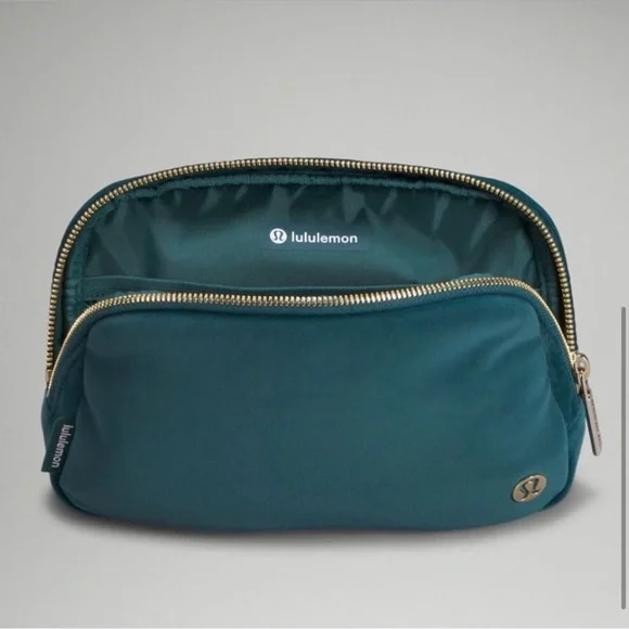LULULEMON Everywhere Belt Bag JASPER GREEN/GOLD VELOUR 1L RARE TIK TOK Famous - Picture 3 of 14